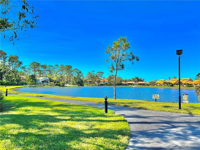 15191 Cedarwood Ln in Naples, FL - Foto de edificio - Building Photo