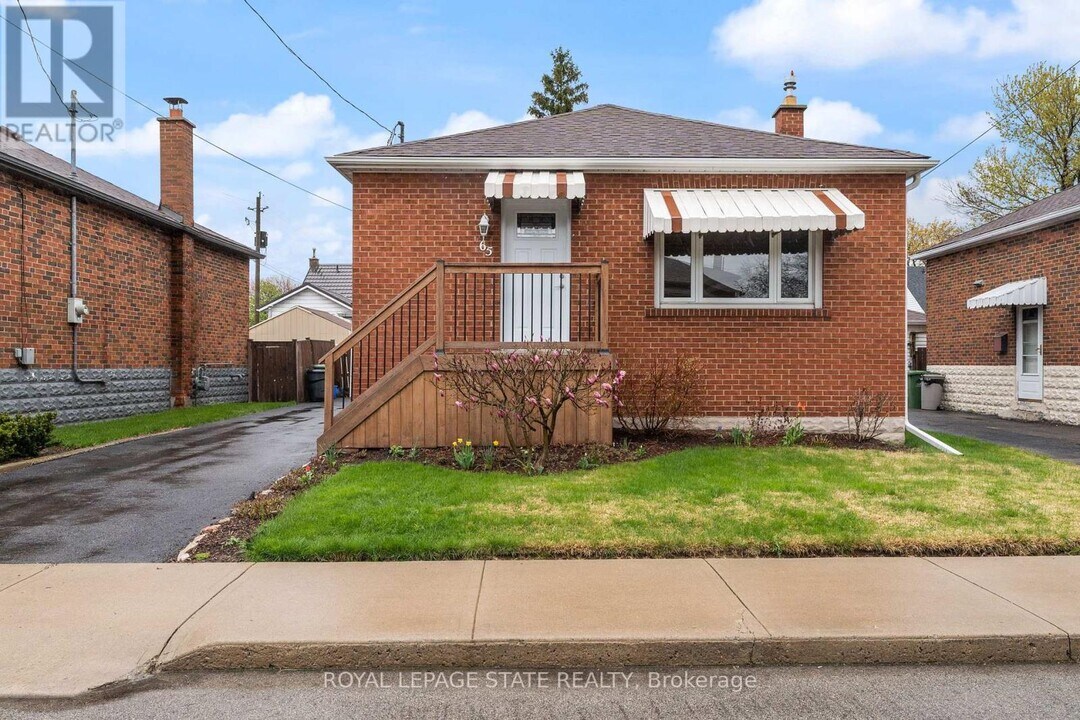65 E 11th St in Hamilton, ON - Building Photo