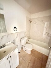 2301 Avenue S in Riviera Beach, FL - Foto de edificio - Building Photo