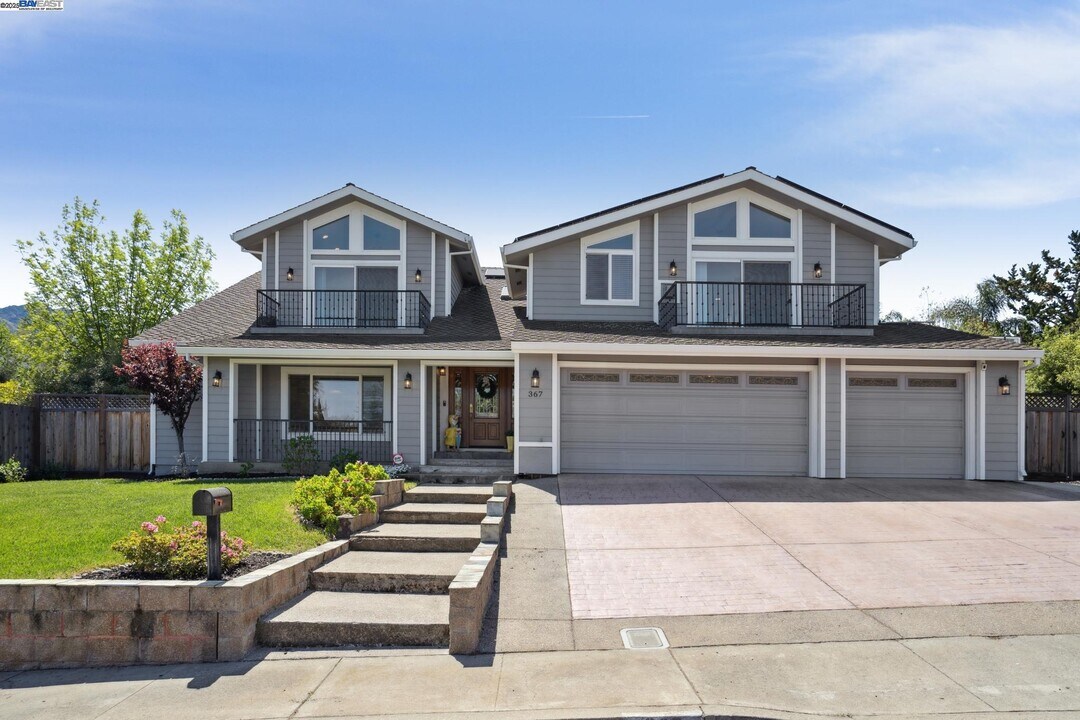 367 Mt Washington Way in Clayton, CA - Foto de edificio