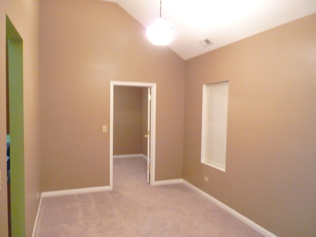 1236 S Washington St, Unit #2 in Lockport, IL - Foto de edificio - Building Photo