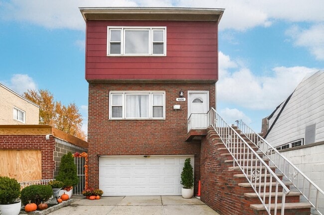 property at 4608 Grand Ave