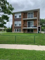 6 Elmsdale Dr in Kitchener, ON - Building Photo
