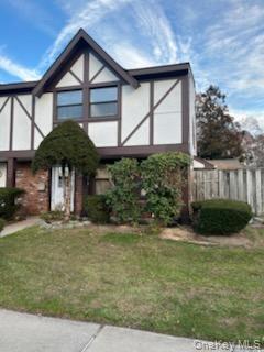 2 Williamsburg Ct in Ridge, NY - Building Photo - Building Photo