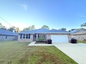 3315 Doyle Hawkins Rd in Navarre, FL - Building Photo
