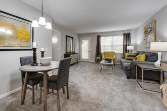 Saddle Creek Apartments in Kalamazoo, MI - Building Photo - Interior Photo