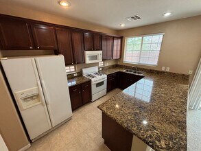 10737 Cather Ave in Las Vegas, NV - Foto de edificio - Building Photo
