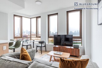 482 Kent Ave in Brooklyn, NY - Foto de edificio - Building Photo