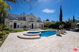 2387 Stratford Cir in Los Angeles, CA - Building Photo