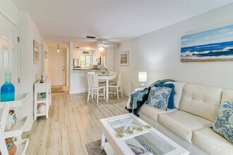 9860 Leeward Ave in Key Largo, FL - Building Photo - Building Photo