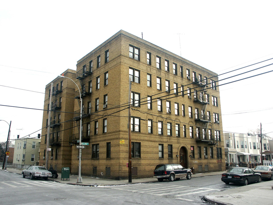 1868 Holland Ave in Bronx, NY - Building Photo