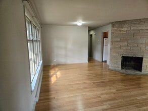 448 Hubbard Ave in Elgin, IL - Building Photo - Building Photo