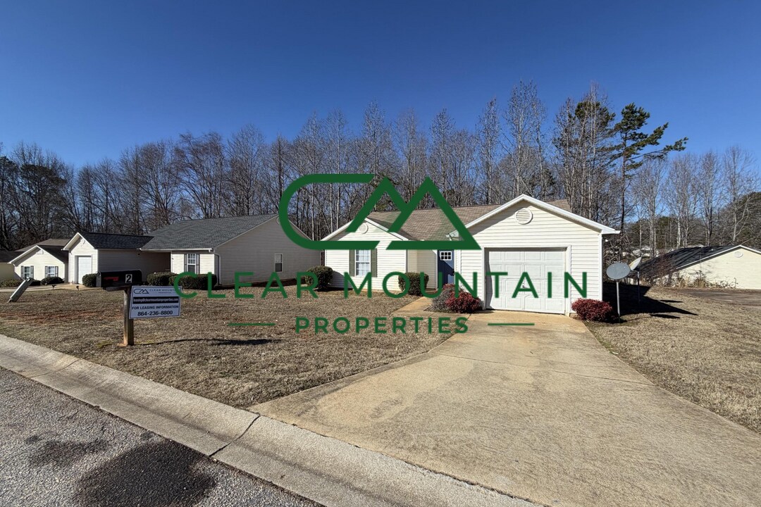 2 Swamp Fire Ct in Greenville, SC - Building Photo