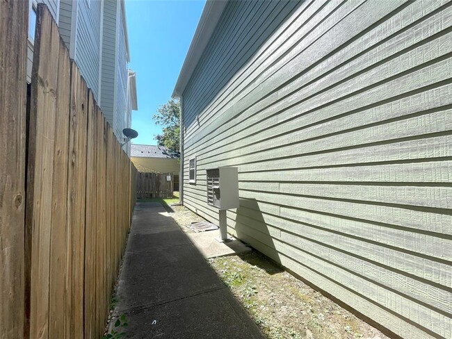 1826 Fletcher St in Houston, TX - Building Photo - Building Photo