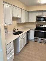 1300 Cedarwood Dr in Westlake, OH - Building Photo