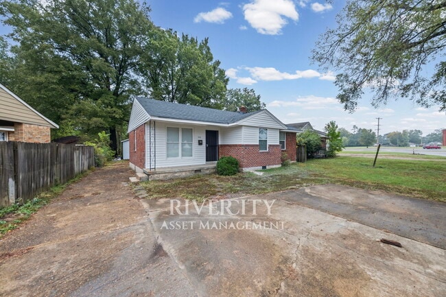 1016 Mendenhall Cove in Memphis, TN - Building Photo - Building Photo