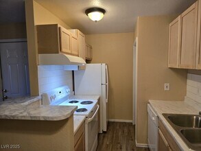 5111 S Lindell Rd in Las Vegas, NV - Building Photo - Building Photo