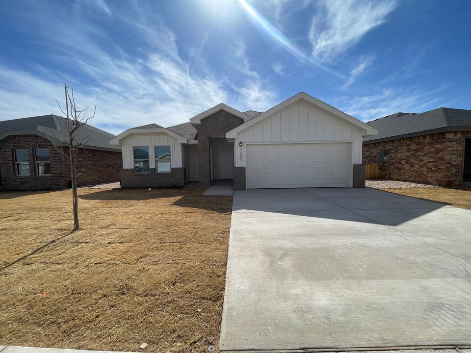 1304 Bajada St in Midland, TX - Building Photo