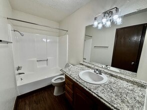 Avendale Pointe Apartments in Lawton, OK - Building Photo - Building Photo