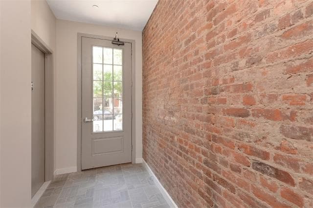 3279 33rd St, Unit 2B in Astoria, NY - Foto de edificio - Building Photo