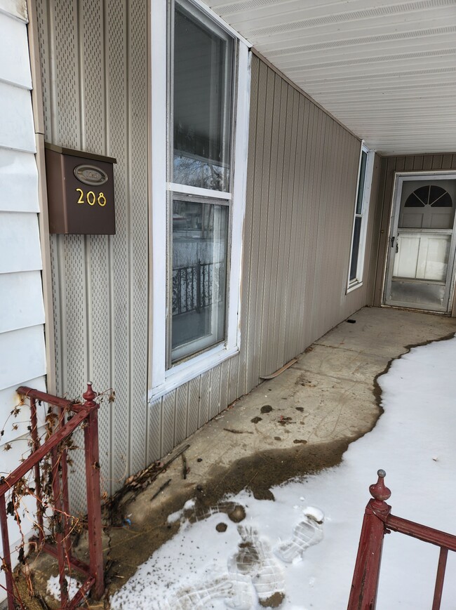 property at 208 E 8th St