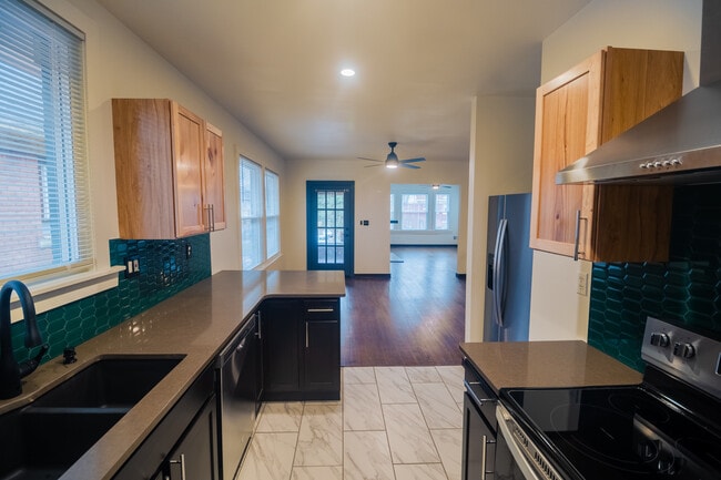 2045 Calvert St, Unit Floor 2