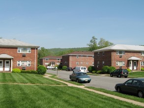 River's Edge Gardens in Hackettstown, NJ - Foto de edificio - Building Photo