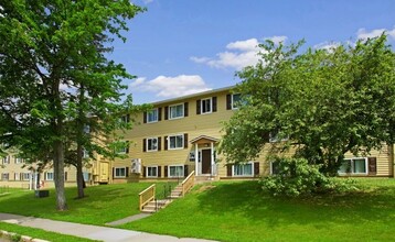 Sleepy Hollow Apartments in Monticello, NY - Foto de edificio - Building Photo