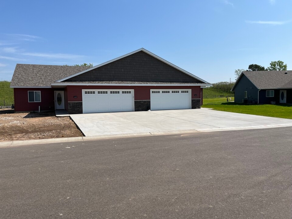656 Veronica Ct, Unit 656 in Chippewa Falls, WI - Building Photo