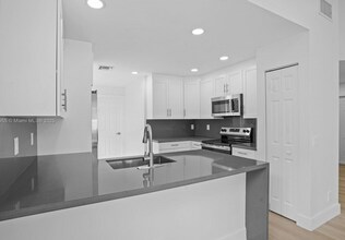 9354 Arborwood Cir in Davie, FL - Building Photo - Building Photo