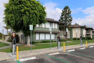 Cedar Glen in Anaheim, CA - Building Photo - Building Photo