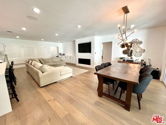 4321 Greenbush Ave in Los Angeles, CA - Building Photo - Building Photo