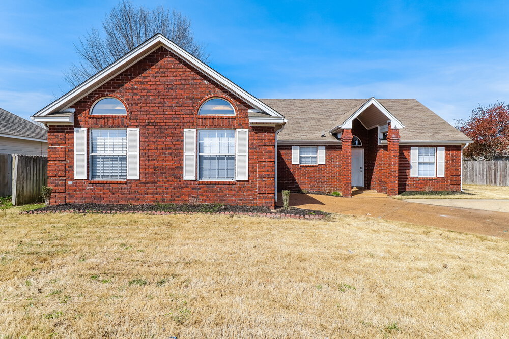 7010 Juanita Cir S in Memphis, TN - Building Photo