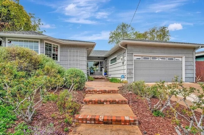 5346 E Falls View Dr in San Diego, CA - Building Photo - Building Photo