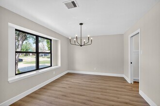 5743 Ludington Dr in Houston, TX - Building Photo - Building Photo