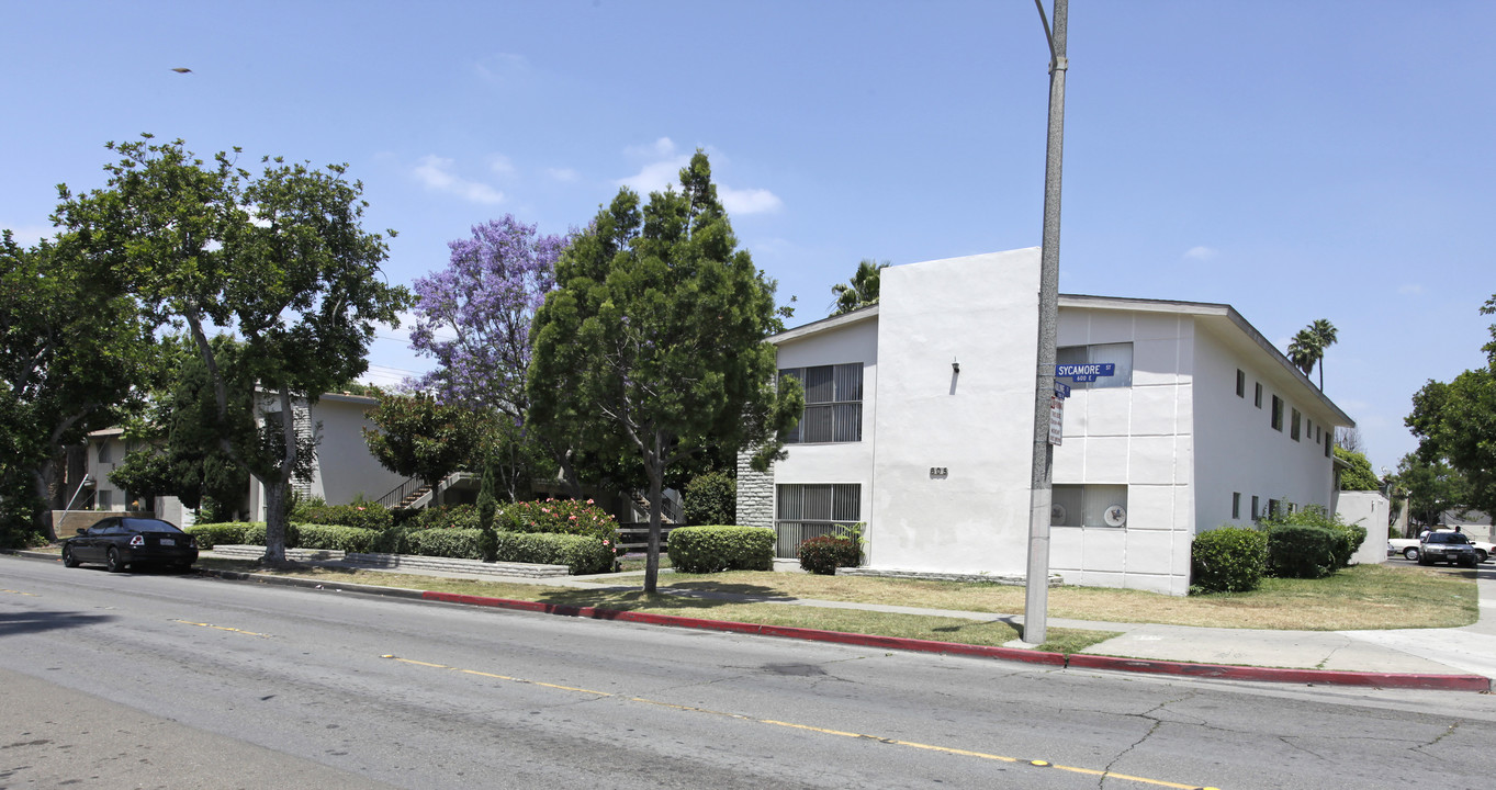 601-605 E Sycamore St in Anaheim, CA - Foto de edificio