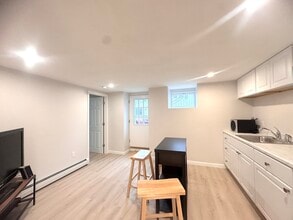 39 Cottage St in Stoneham, MA - Building Photo - Building Photo