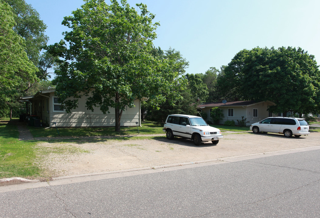 1421-1427 Ward Ave in Hudson, WI - Building Photo