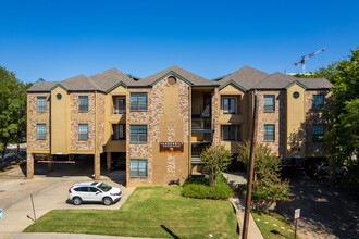 Vanderbilt Condominiums in Austin, TX - Foto de edificio - Building Photo