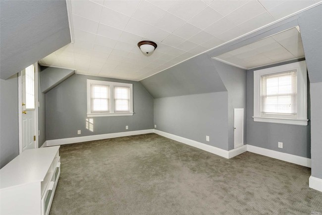 517 Franklin Blvd-Unit -Upper in Long Beach, NY - Foto de edificio - Building Photo