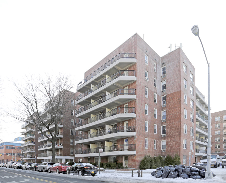 Monte Plaza in Elmhurst, NY - Building Photo