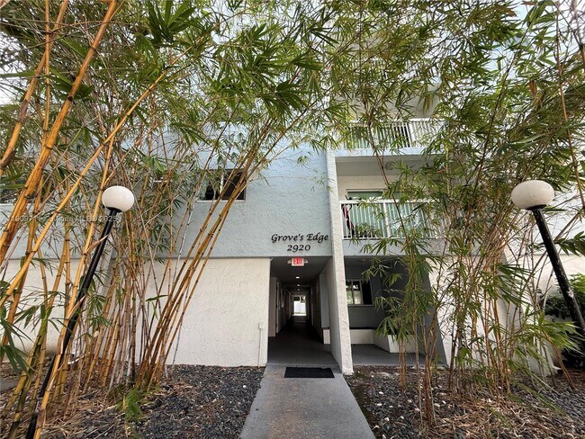 2920 SW 28th Terrace in Miami, FL - Building Photo - Building Photo