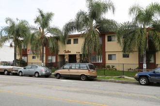 Fulton III Apartments in North Hollywood, CA - Building Photo - Building Photo