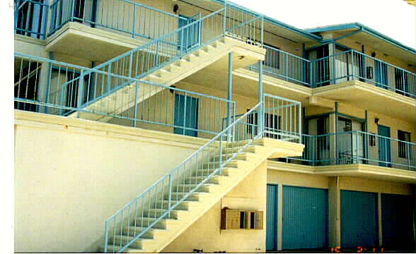 The Capri in Redondo Beach, CA - Building Photo - Building Photo