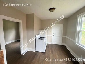 128 Parkway Ave in East Pittsburgh, PA - Building Photo - Building Photo