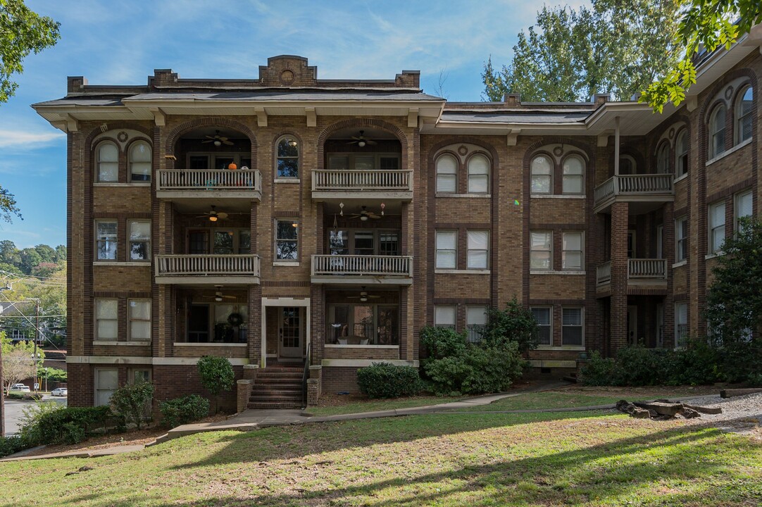 Montcalm Apartments in Birmingham, AL - Foto de edificio