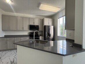 11035 Legacy Blvd, Unit Legacy luxury Condo in Palm Beach Gardens, FL - Foto de edificio - Building Photo