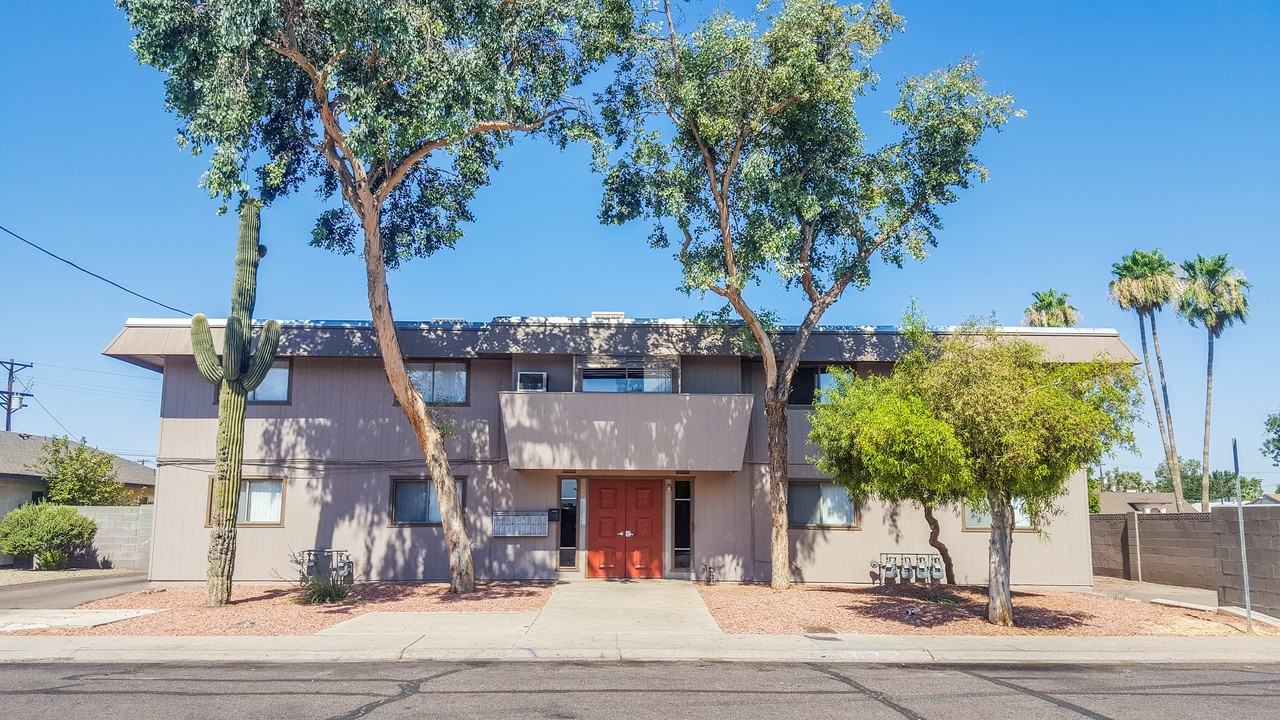 Glen Square in Glendale, AZ - Building Photo