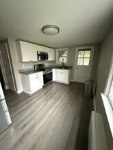 214 Columbia St, Unit 1st Floor in New Britain, CT - Foto de edificio - Building Photo