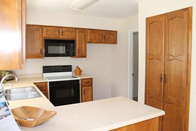 1008 Matia Ct NE in Albuquerque, NM - Building Photo - Building Photo